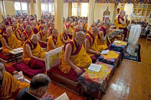 monjes tibetanos