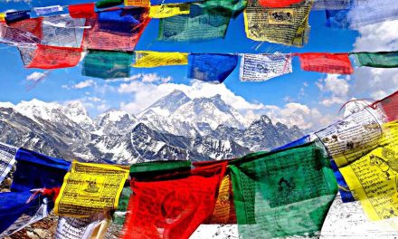 China ordena retirar los banderines de oración en Tíbet