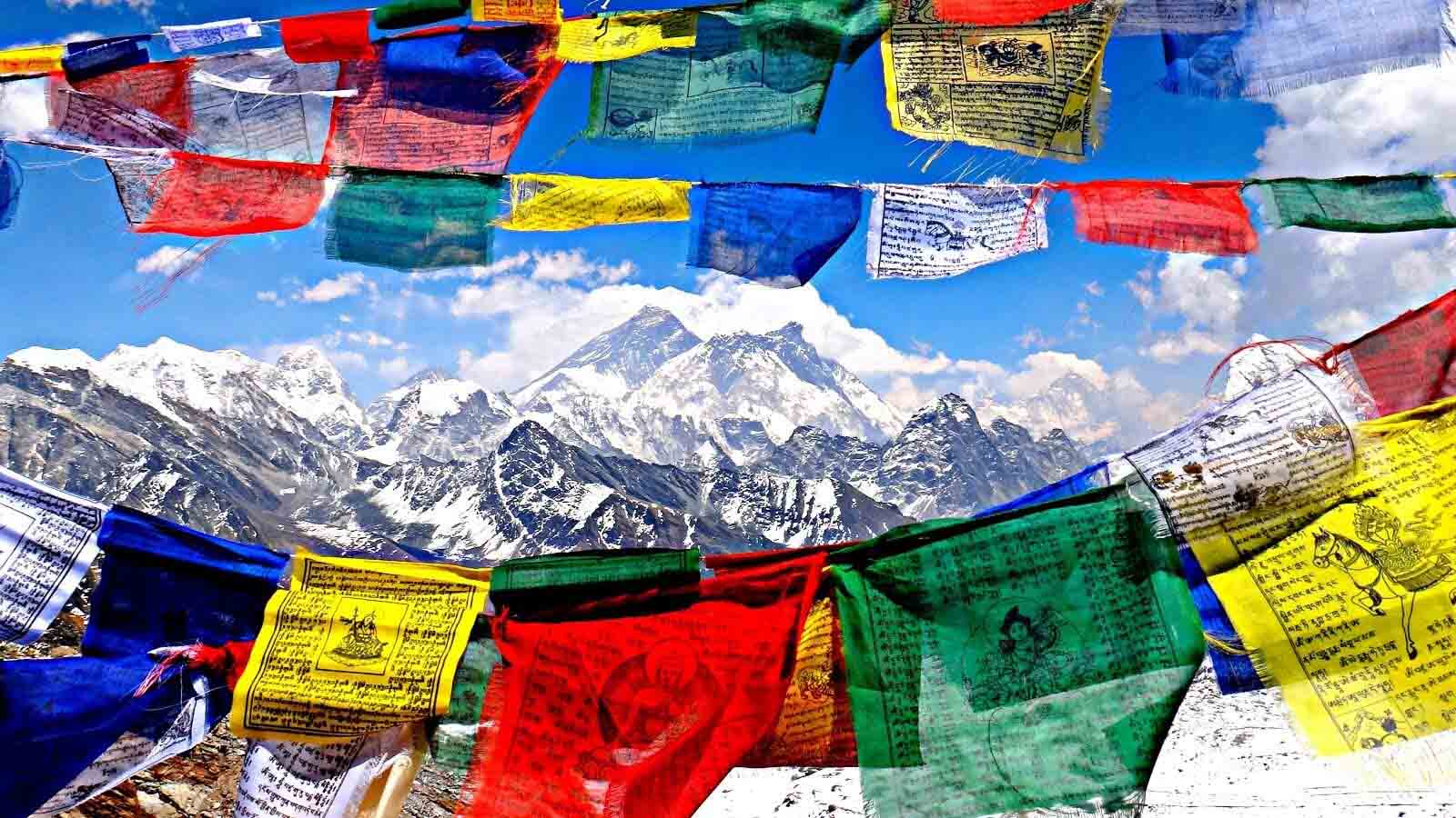 El significado de las banderas de oraciones tibetanas